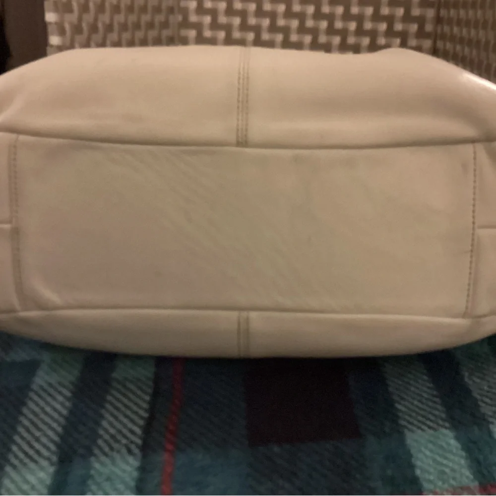 Coach Soho Lynn Hobo Buckle Bag  D1069-F15075 - Picture 6 of 13